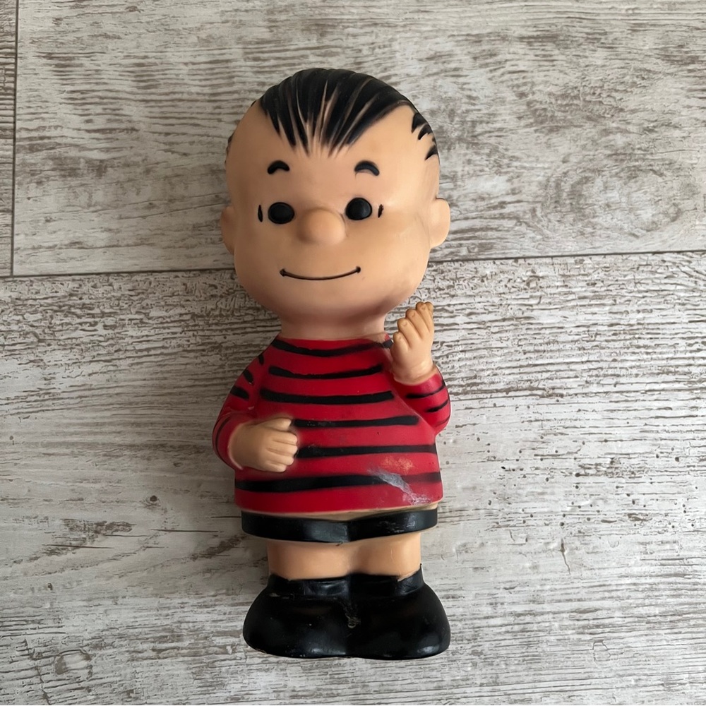 Vintage 1960’s Peanuts Heavy Vinyl Linus Figure collectible!